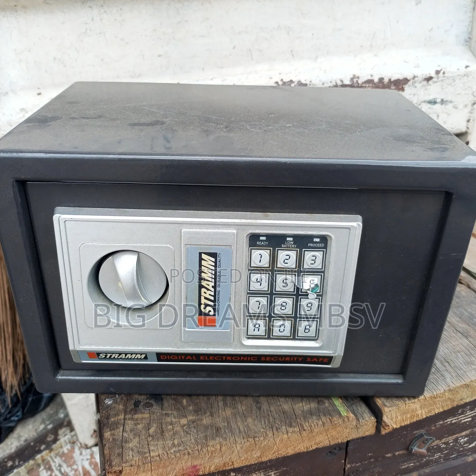 D20 Smallest Hotel Safe(Used Key Only , Numbers Not Working)
