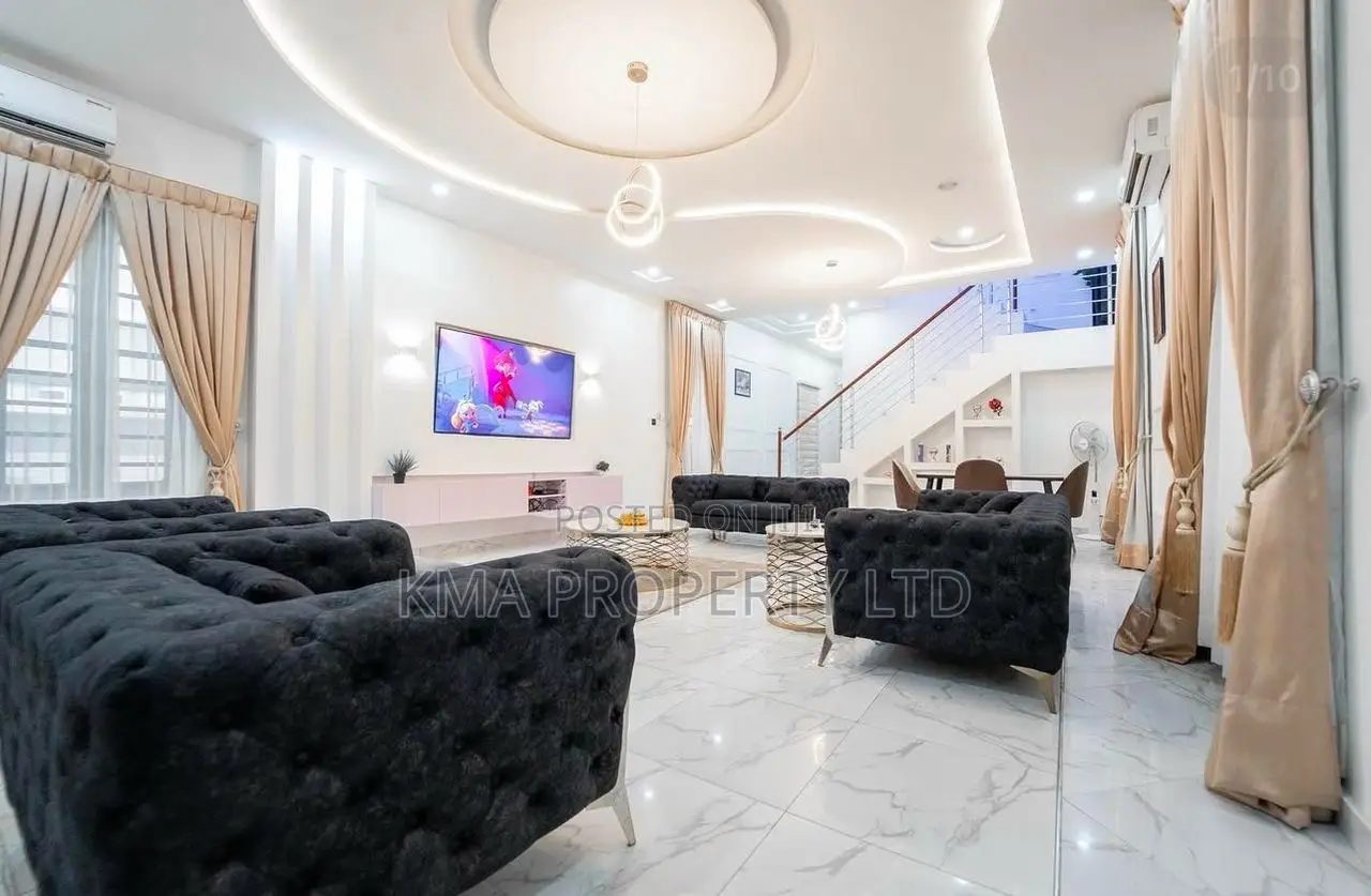 Luxurious 5/4 Bedroom Self Compound With Private Pool