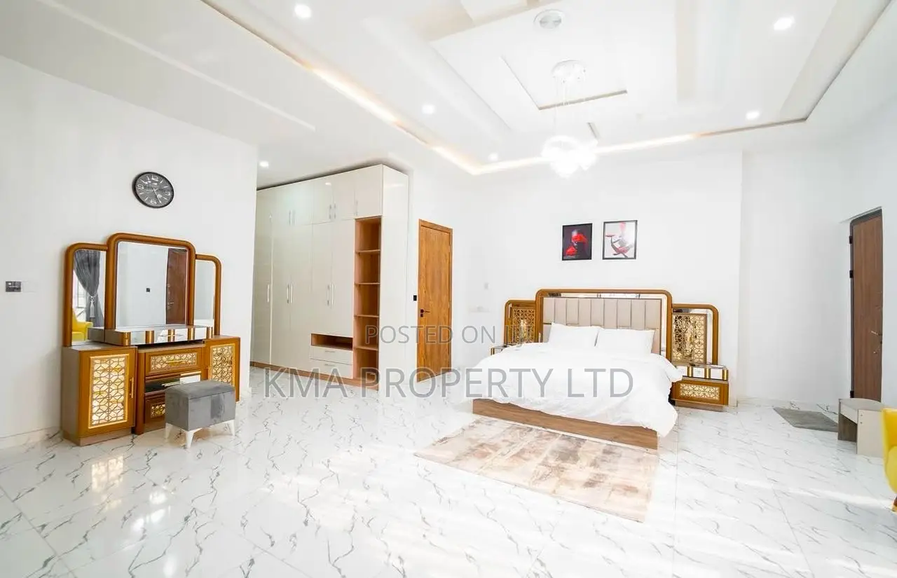 Luxurious 5/4 Bedroom Self Compound With Private Pool