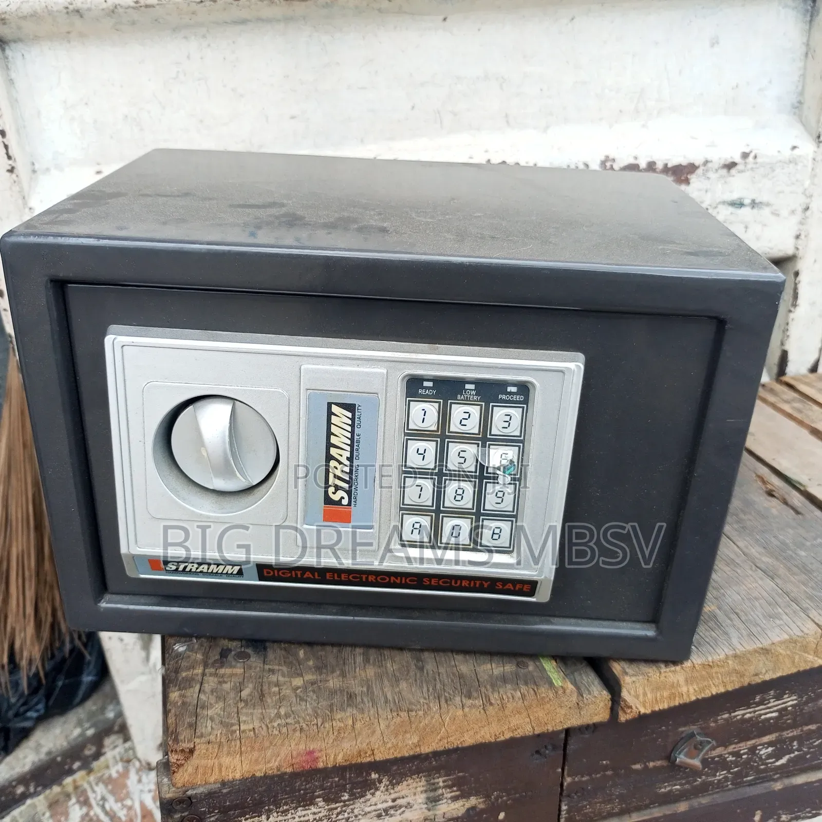 D20 Smallest Hotel Safe(Used Key Only , Numbers Not Working)