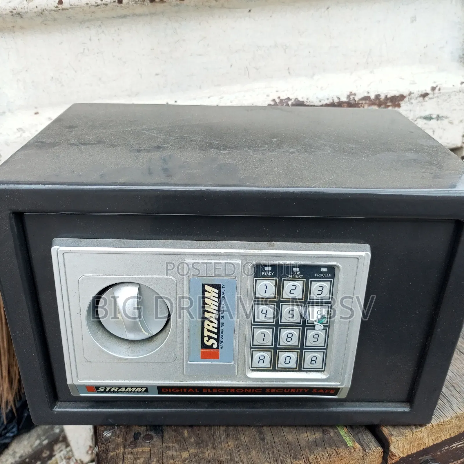 D20 Smallest Hotel Safe(Used Key Only , Numbers Not Working)