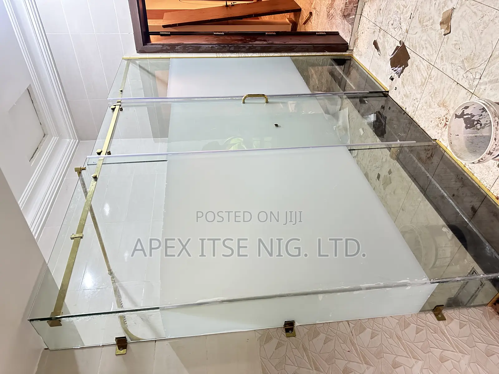 Luxury Shower Cubicle 1