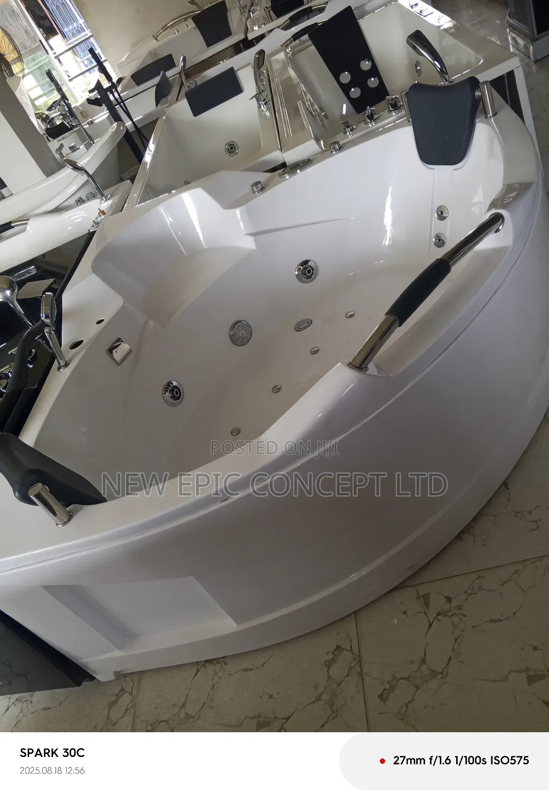 Double Jacuzzi With Fm Radio