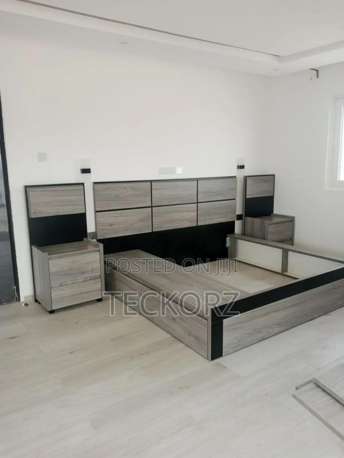 Vaneered Plywood Platform Bed
