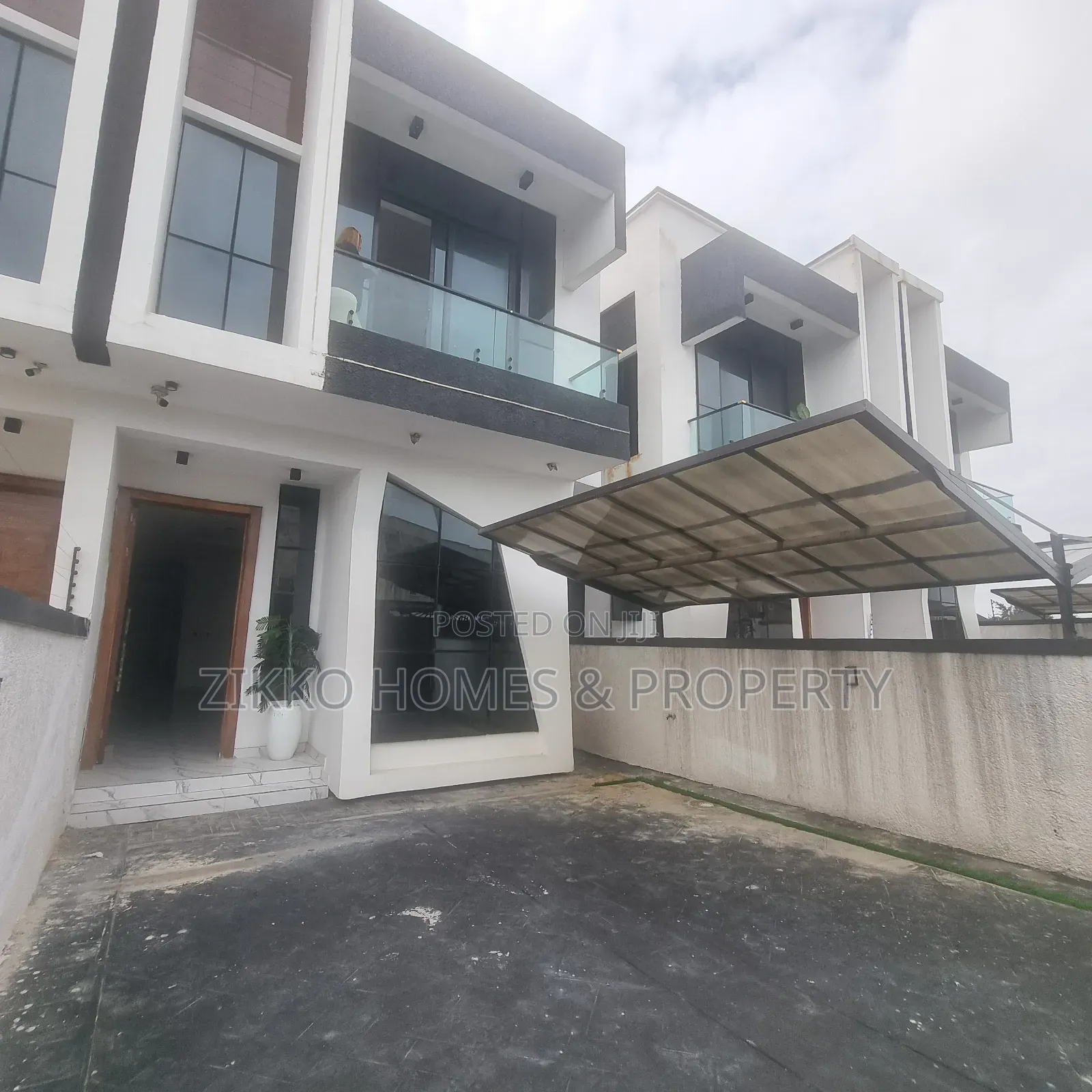 4bdrm Duplex in Orchid Road, Lekki for sale