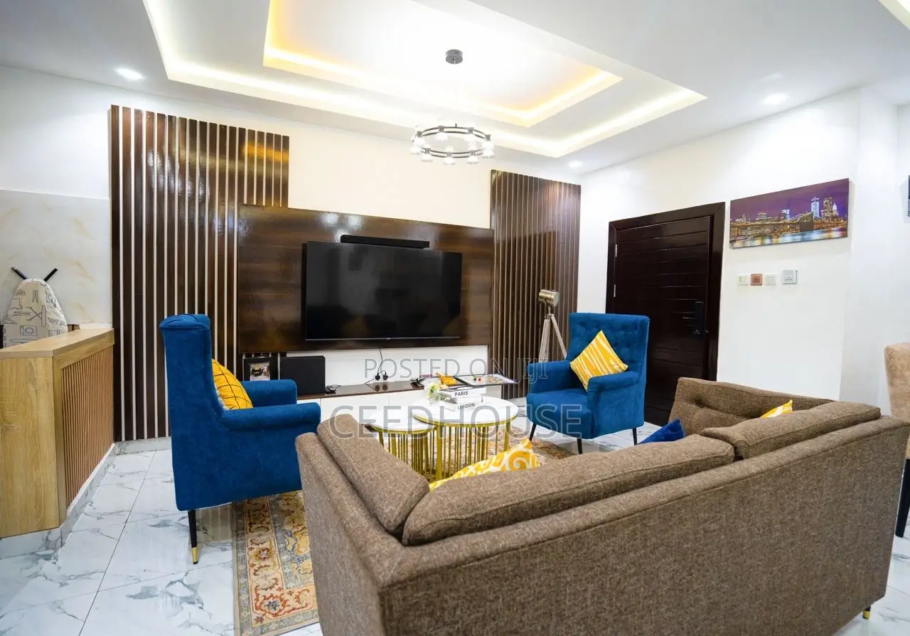 Luxurious 3/2 Bedrooms Apartment