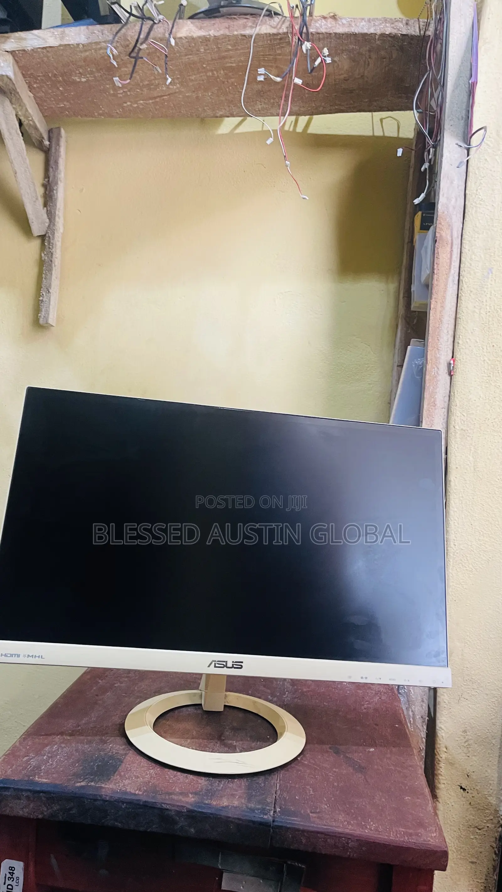 23 Inches Frameless Monitor