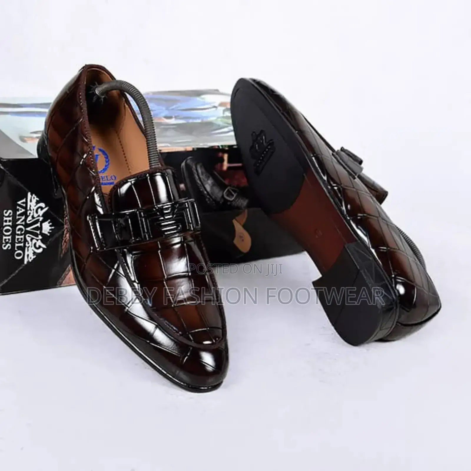 Command Attention in Vangelo Footwear