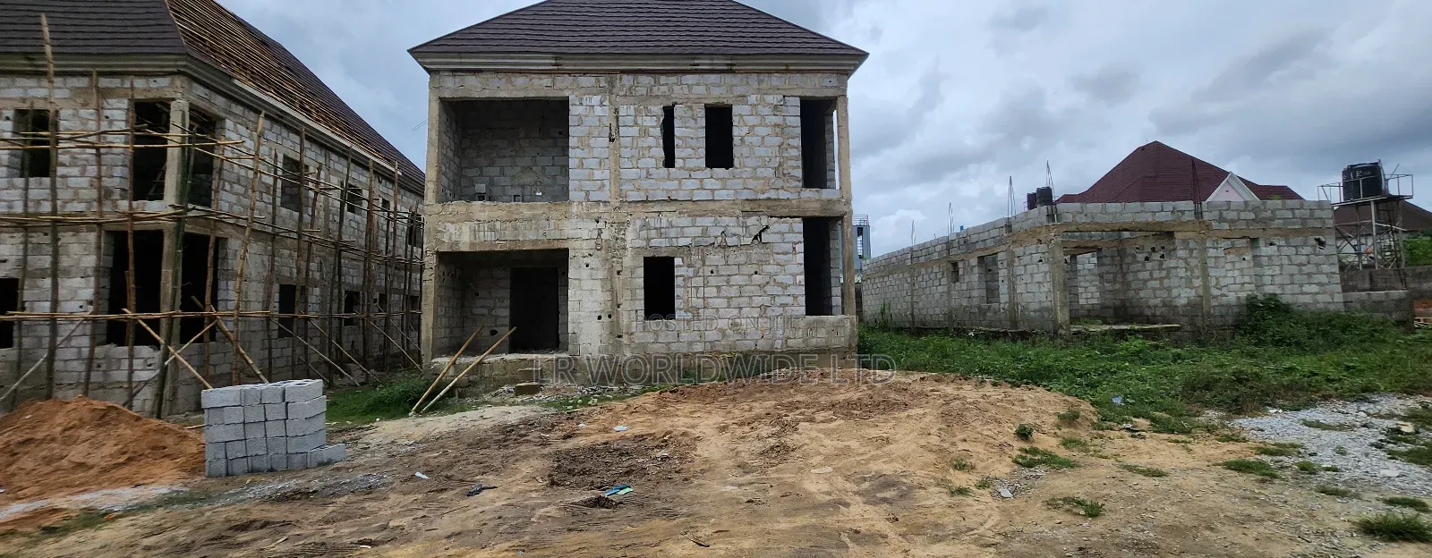 4bdrm Duplex in Lugbe District for sale