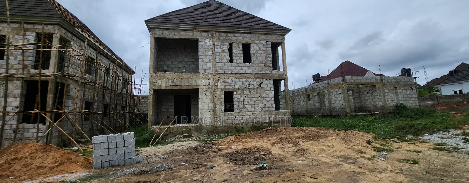 4bdrm Duplex in Lugbe District for sale