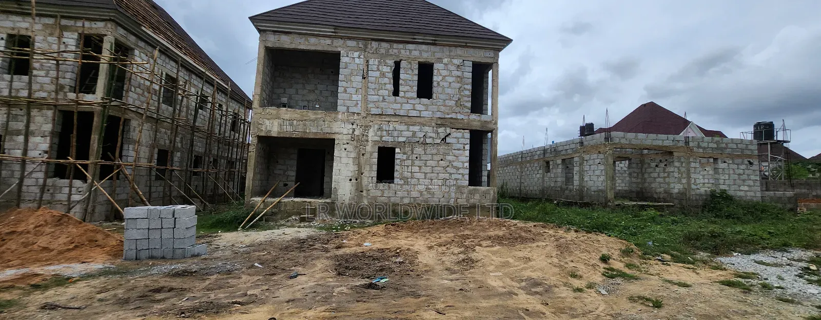 4bdrm Duplex in Lugbe District for sale