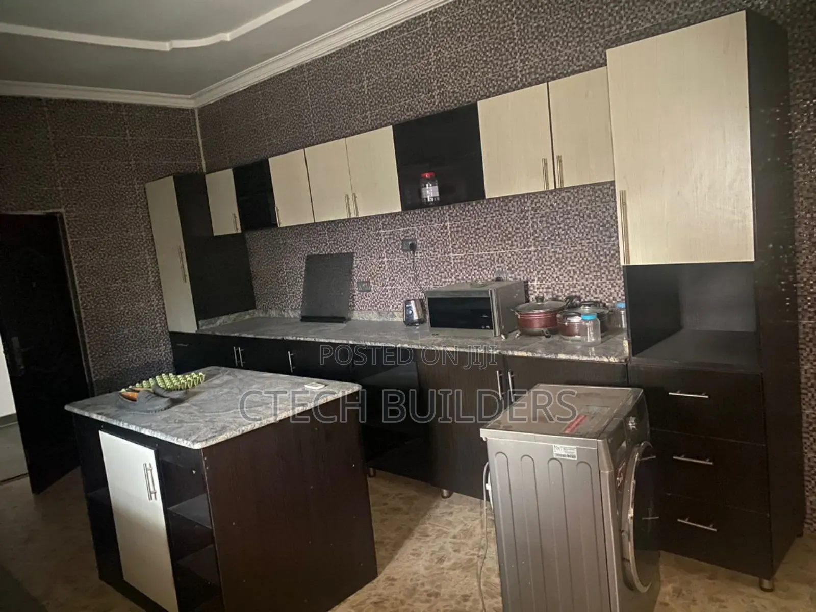 4bdrm Bungalow in Benin City for sale