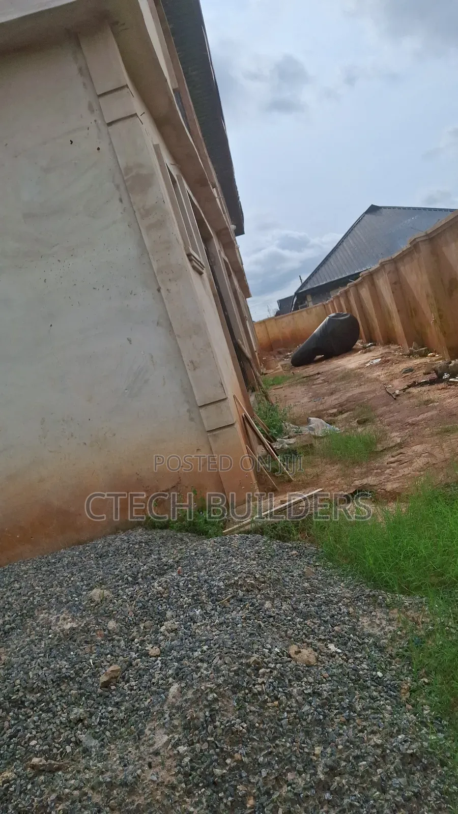 8bdrm Block of Flats in Benin City for sale