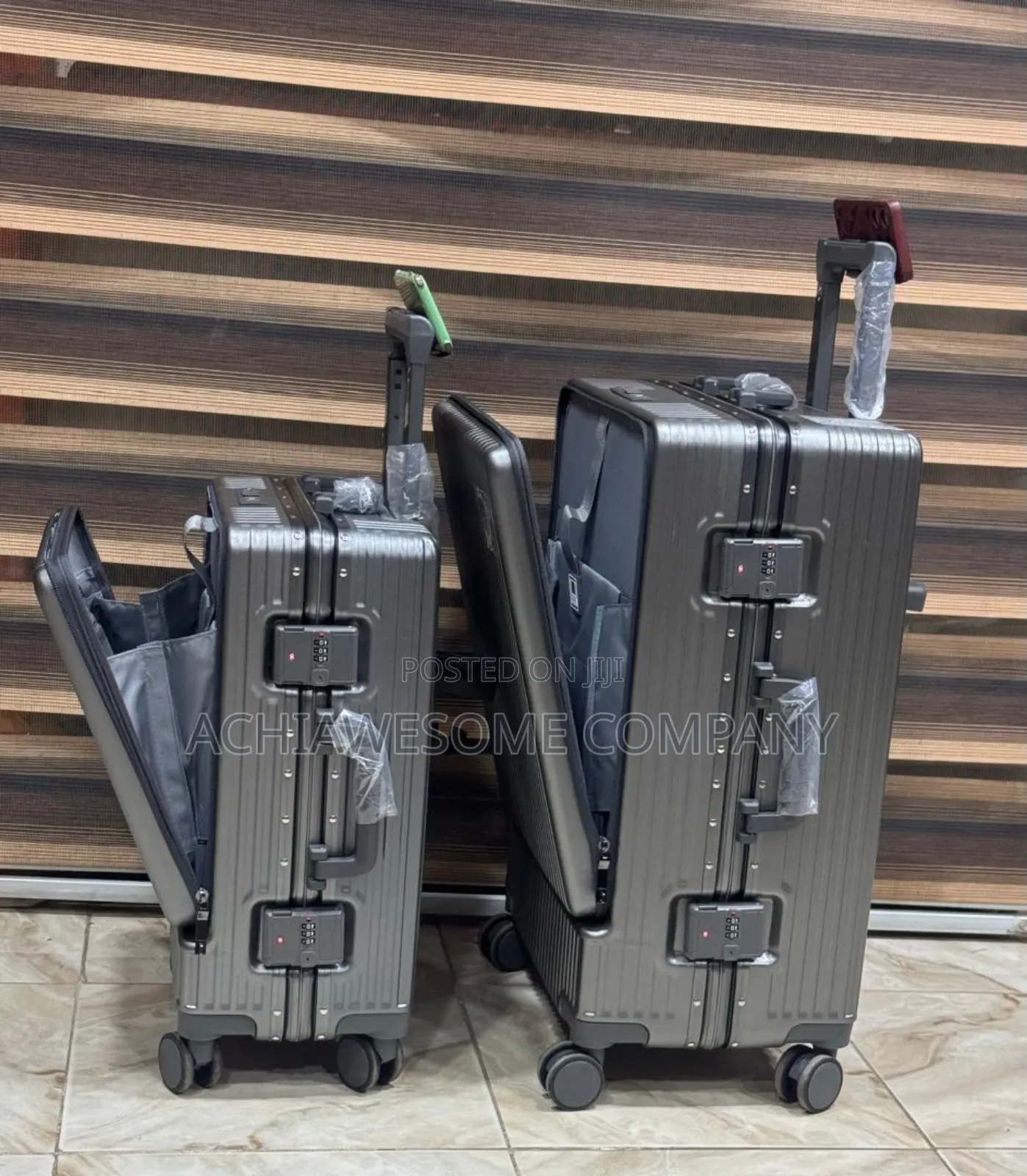 Set Of 2 Luggage With Laptop Space And Usb Port