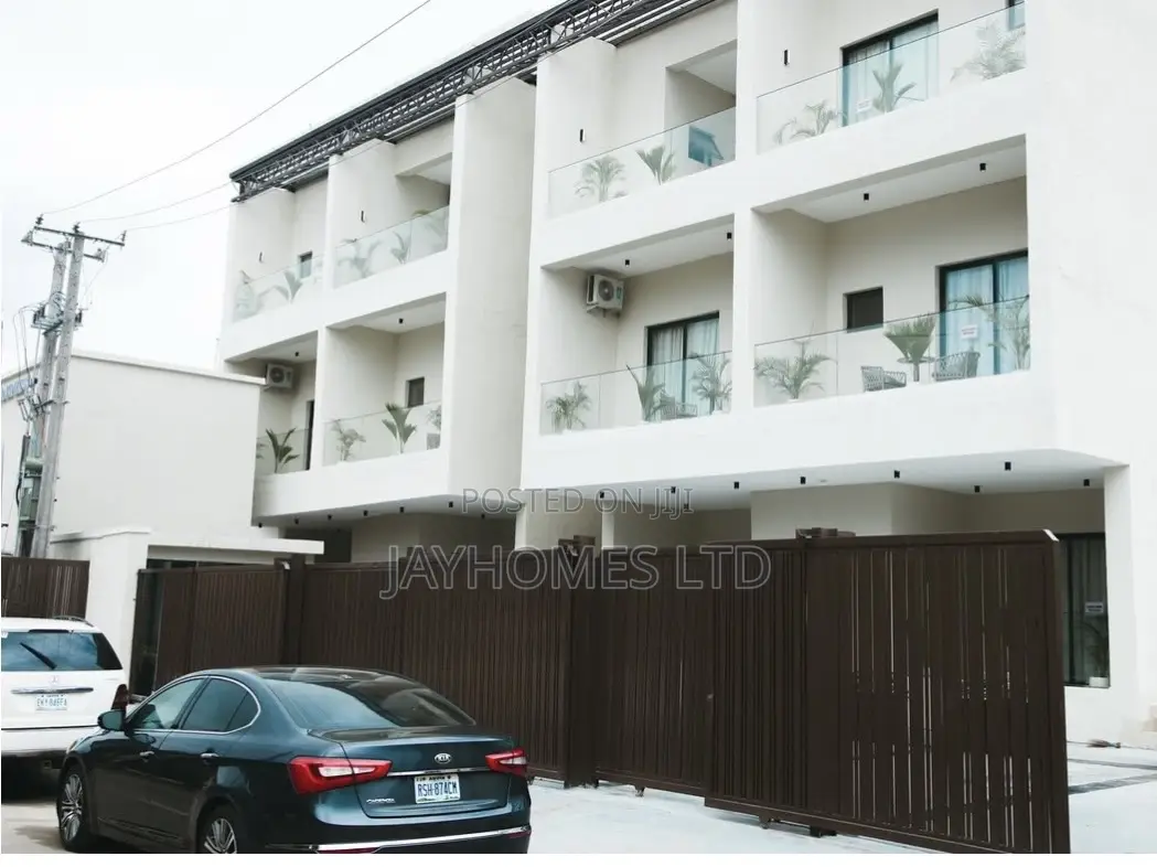 Luxury 3 Bedroom Shortlet Apartment With Poolside in Asaba