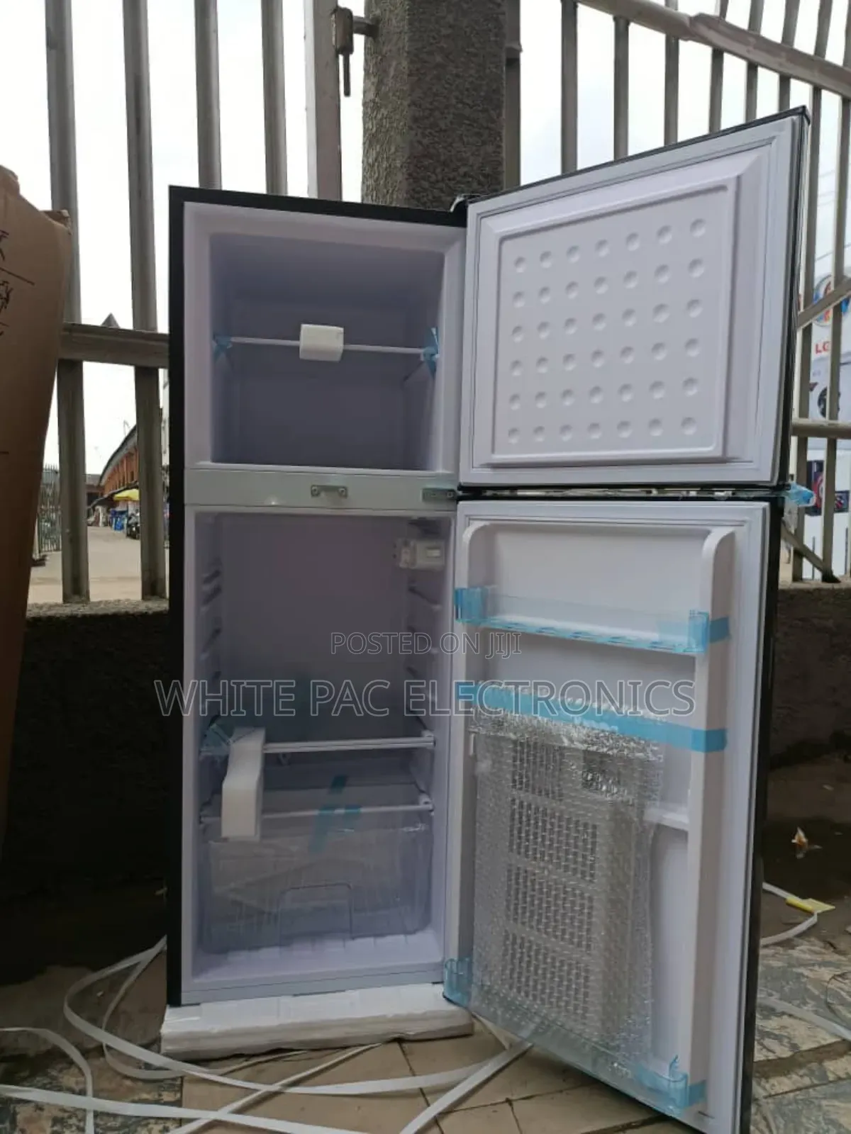 Original Lg Double Door Fridge 195 Litre ( Fridge & Freezer ) 2 Yrs
