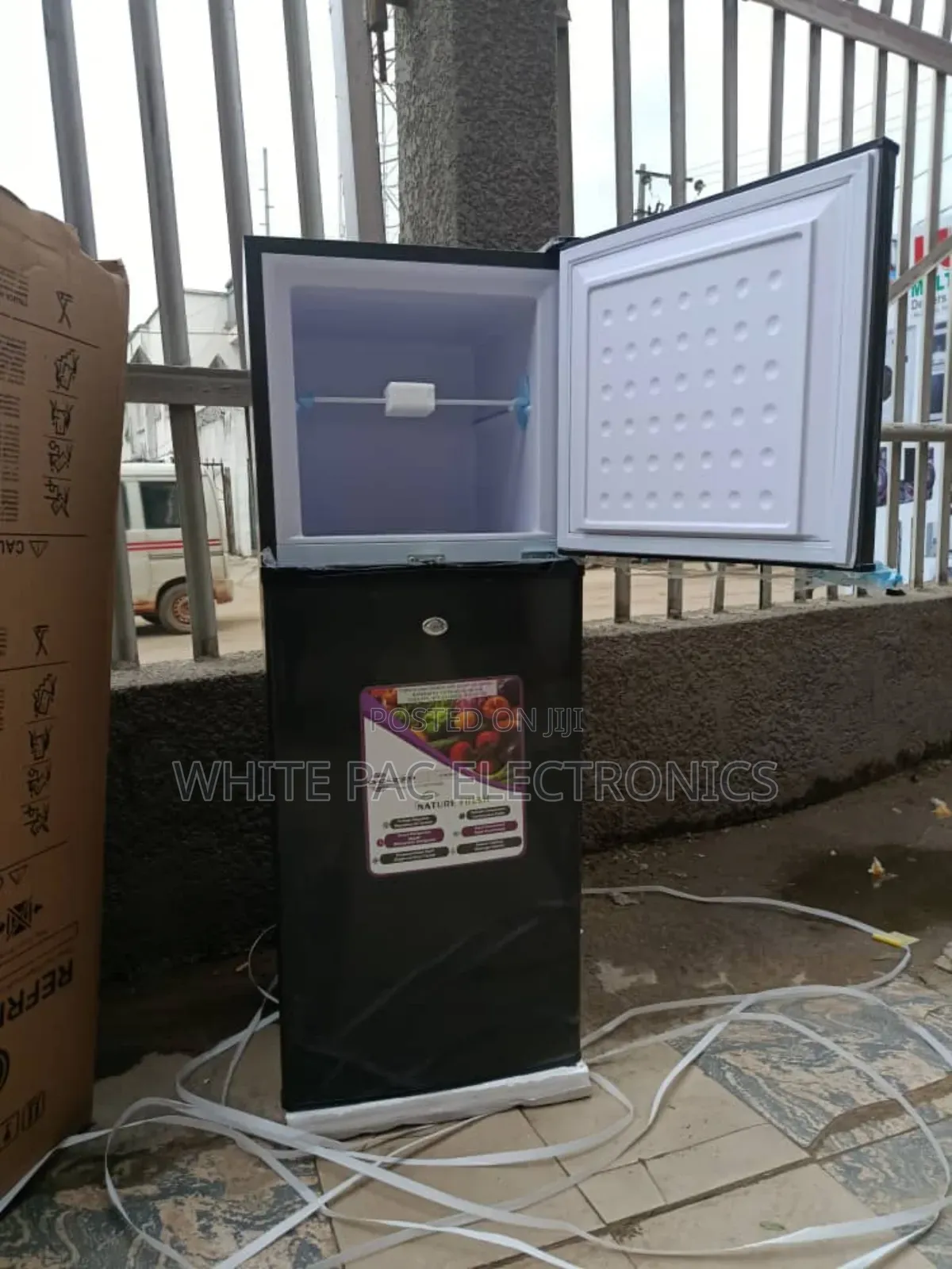 Original Lg Double Door Fridge 195 Litre ( Fridge & Freezer ) 2 Yrs
