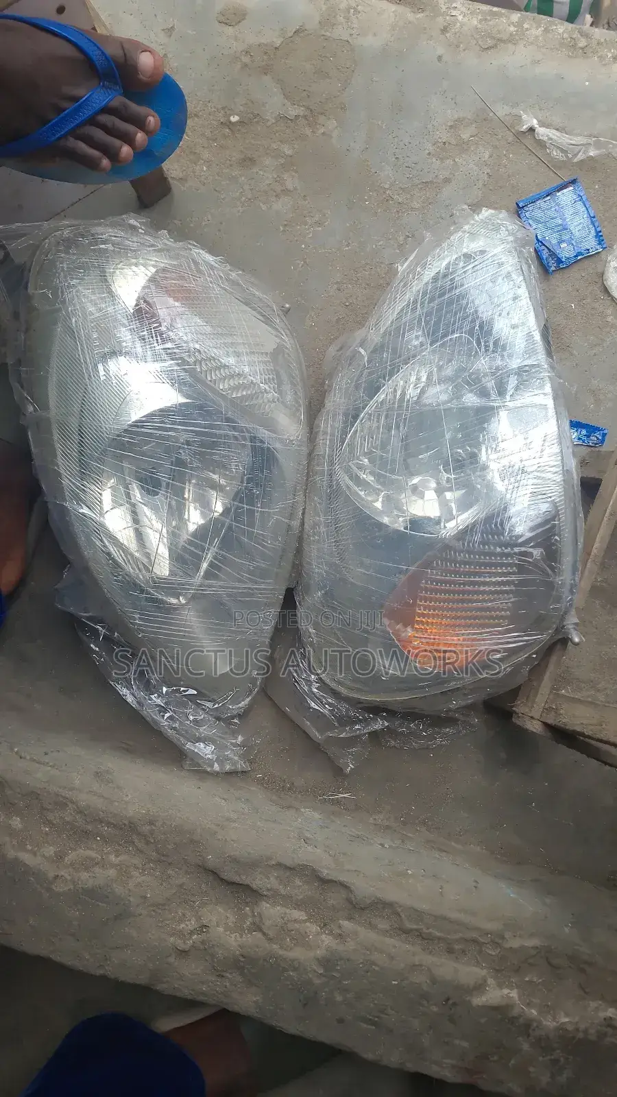 Headlight Toyota Yaris Eko 2003