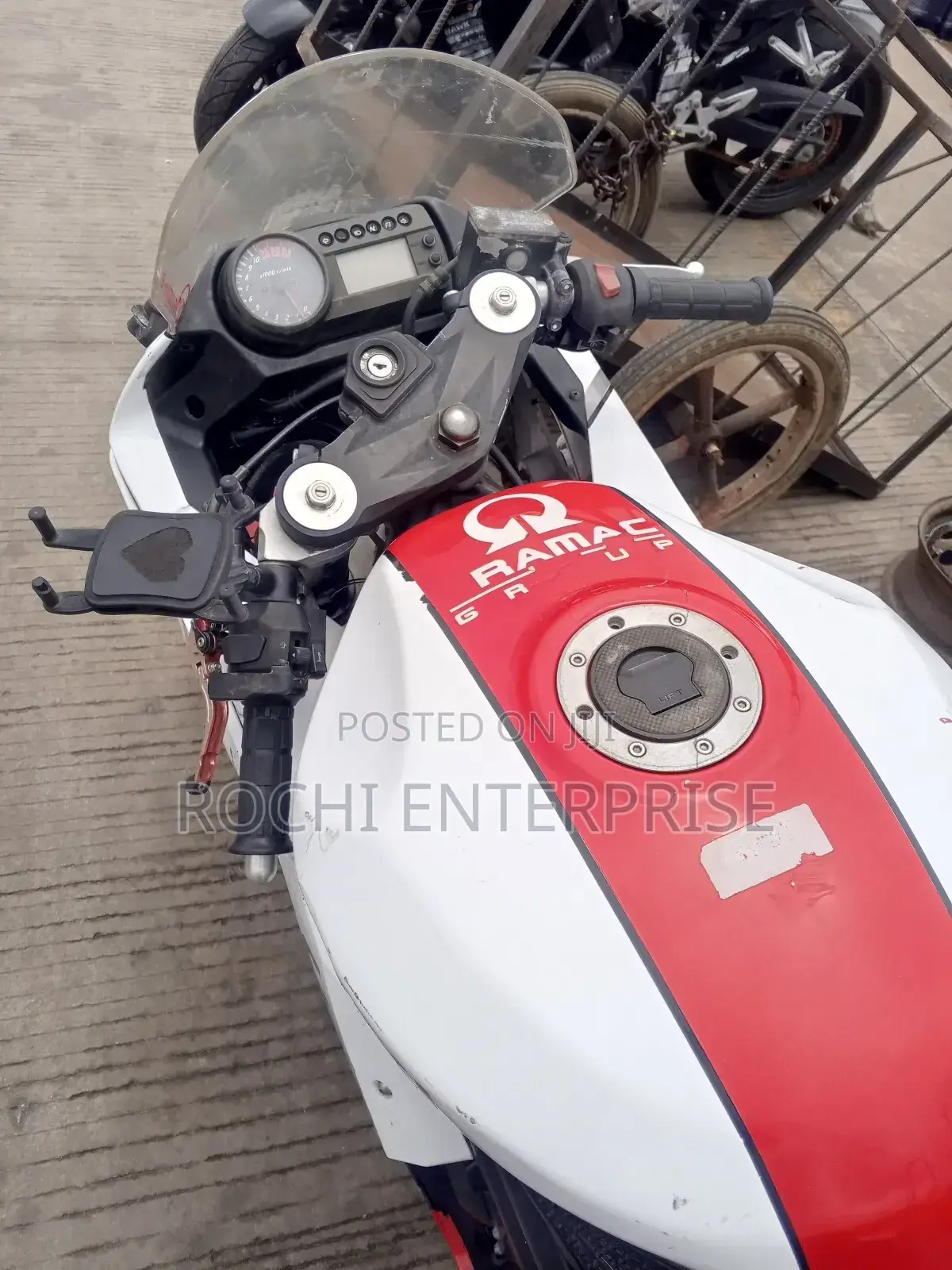 Suzuki Hyosung 650 Power Bike