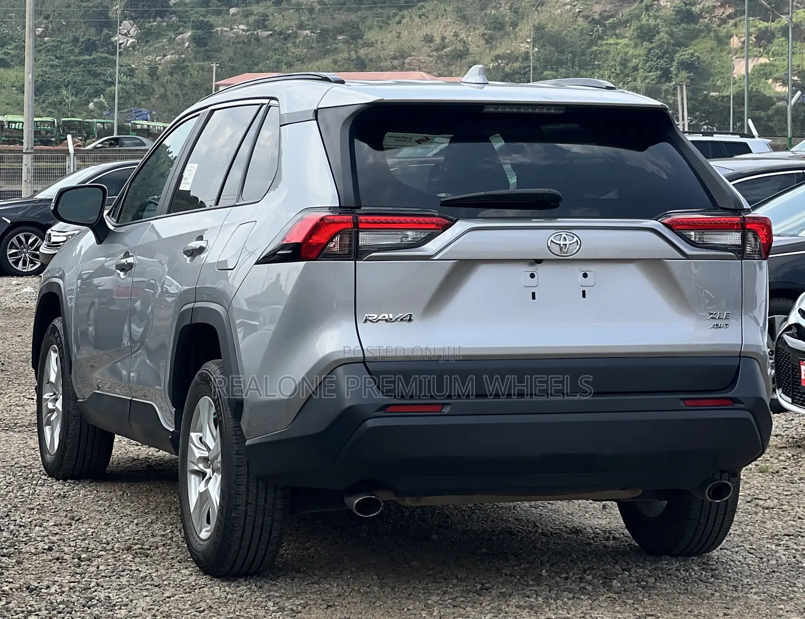 Toyota RAV4 XLE Premium 2021 Silver