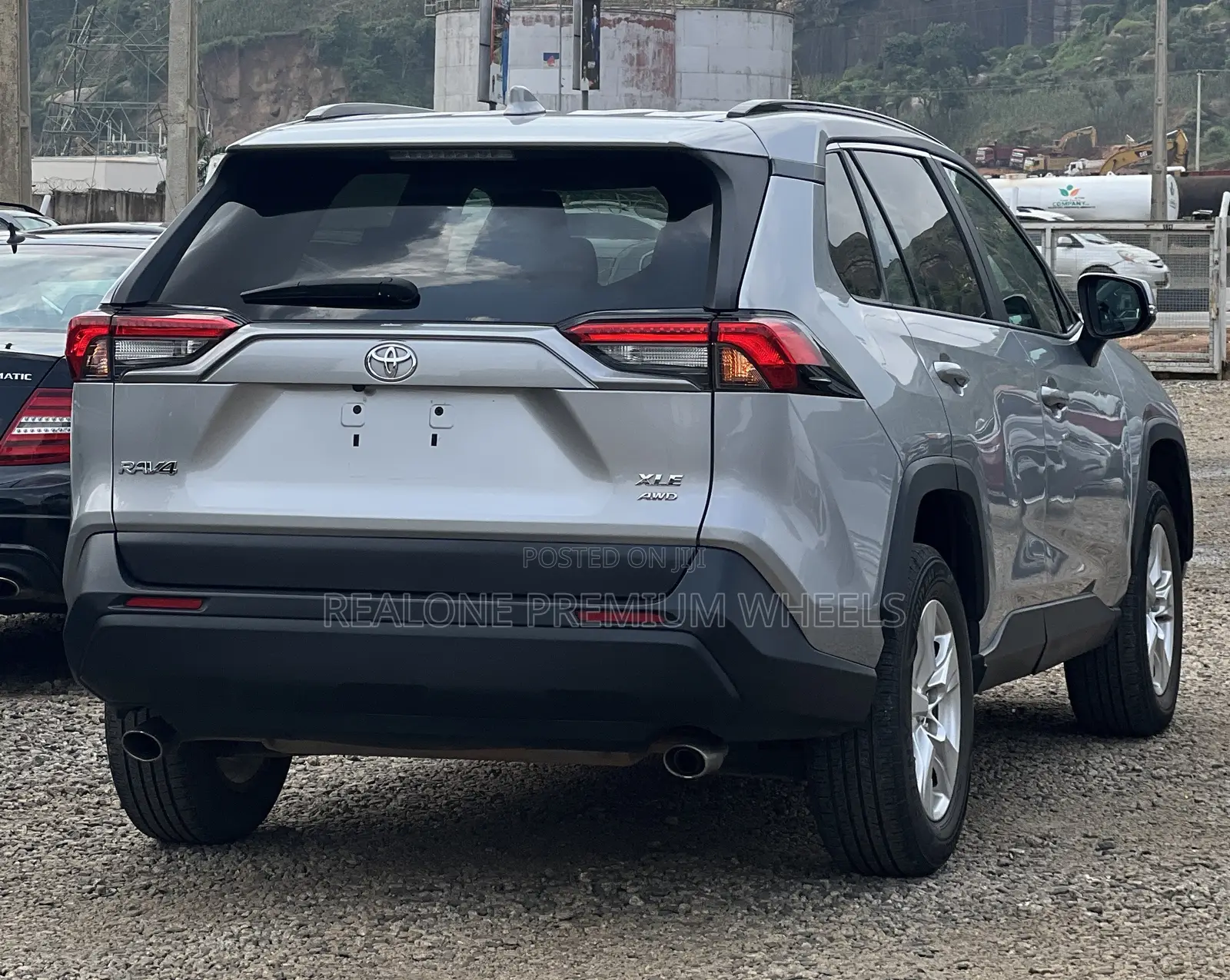Toyota RAV4 XLE Premium 2021 Silver