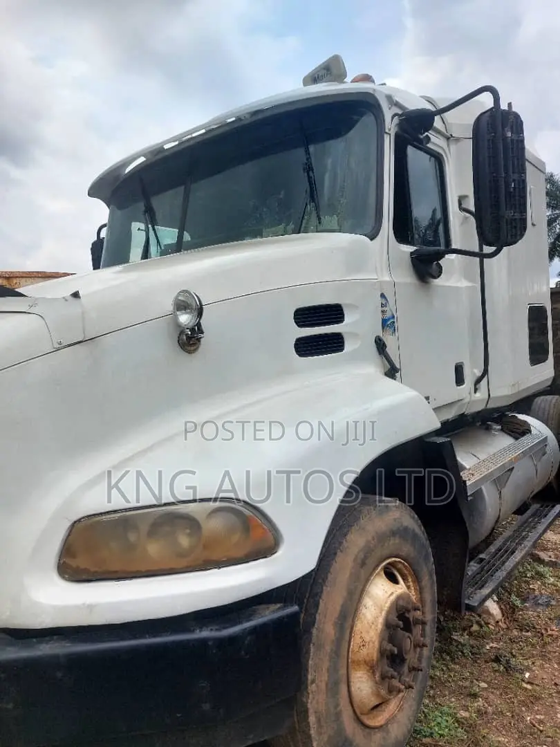 Mack Granite Trailer Head
