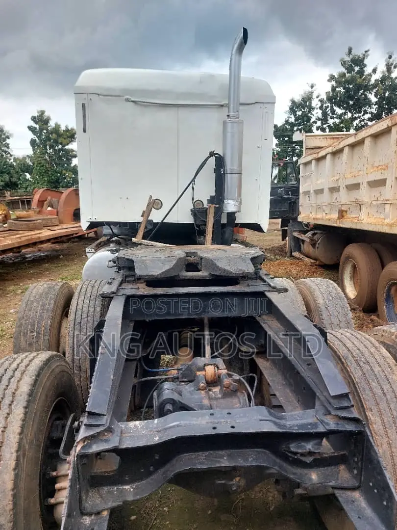 Mack Granite Trailer Head