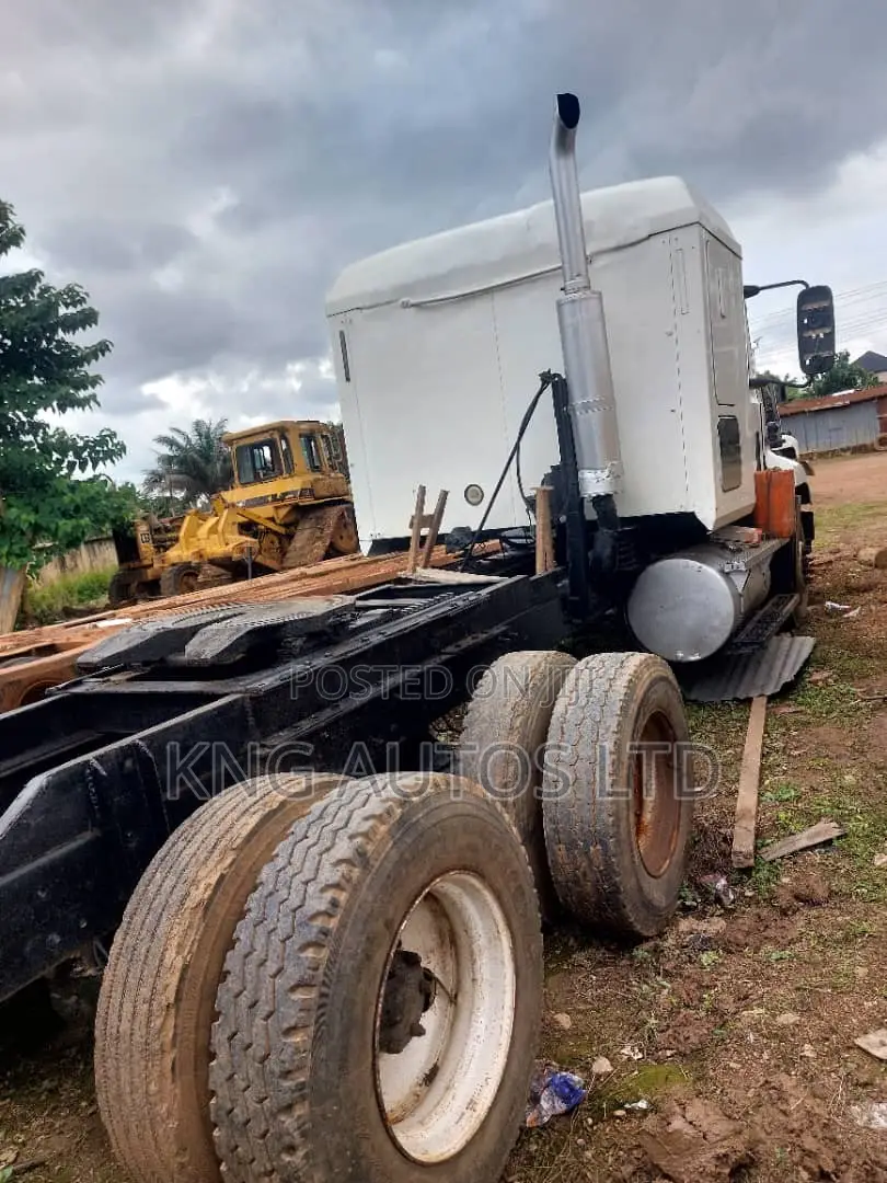Mack Granite Trailer Head