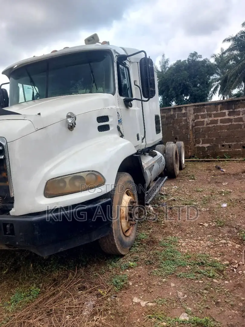 Mack Granite Trailer Head