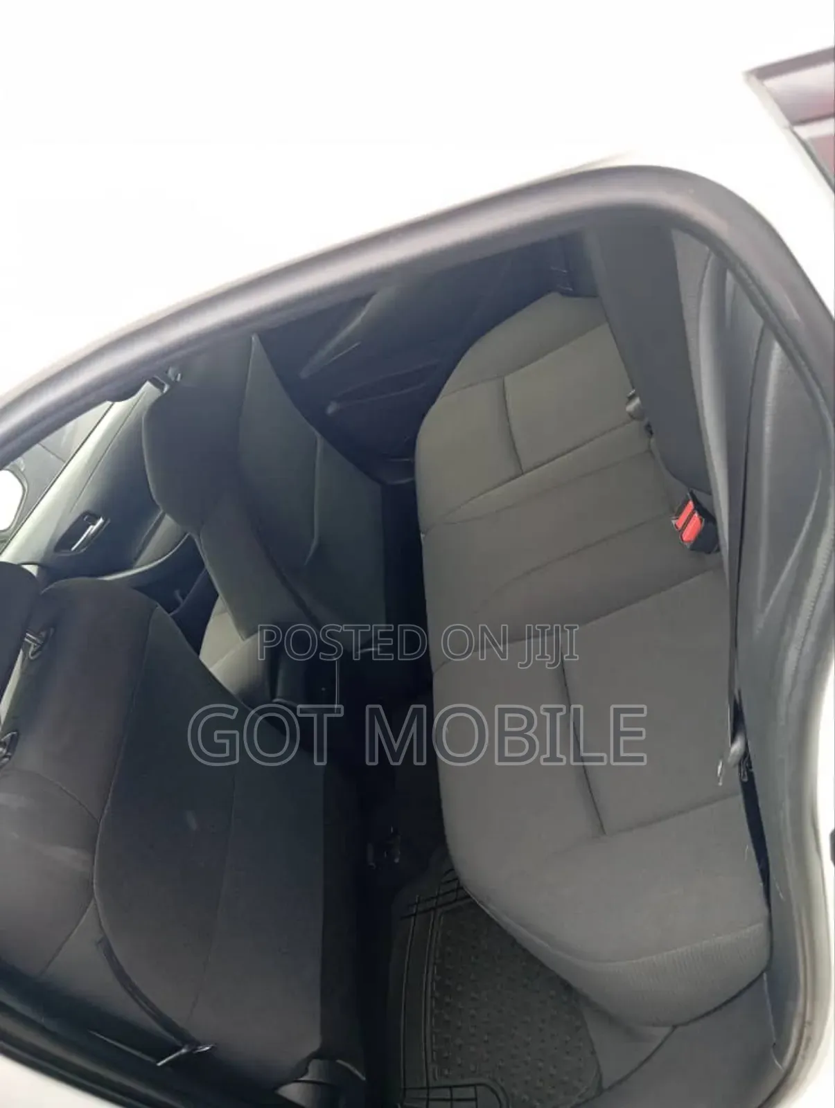 Toyota Corolla LE 2020 White
