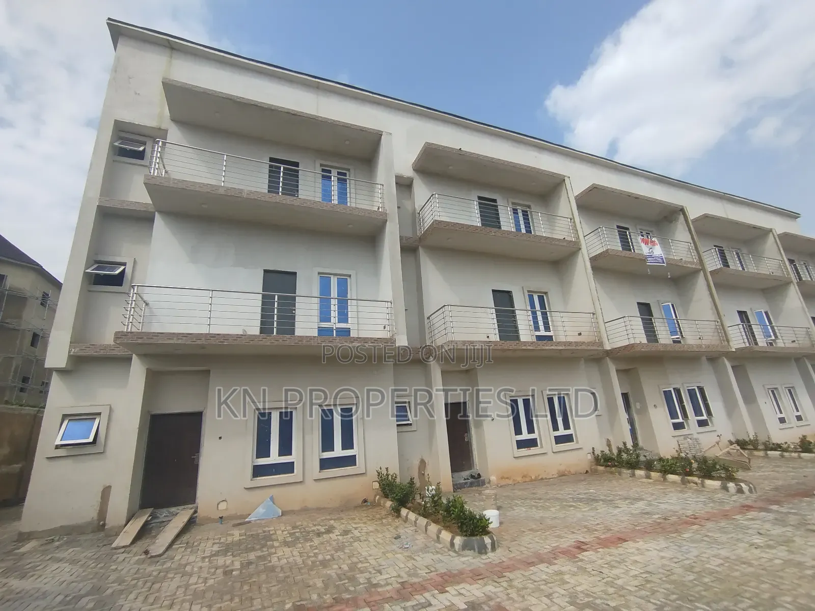 5bdrm Townhouse/Terrace in Kaura District for sale