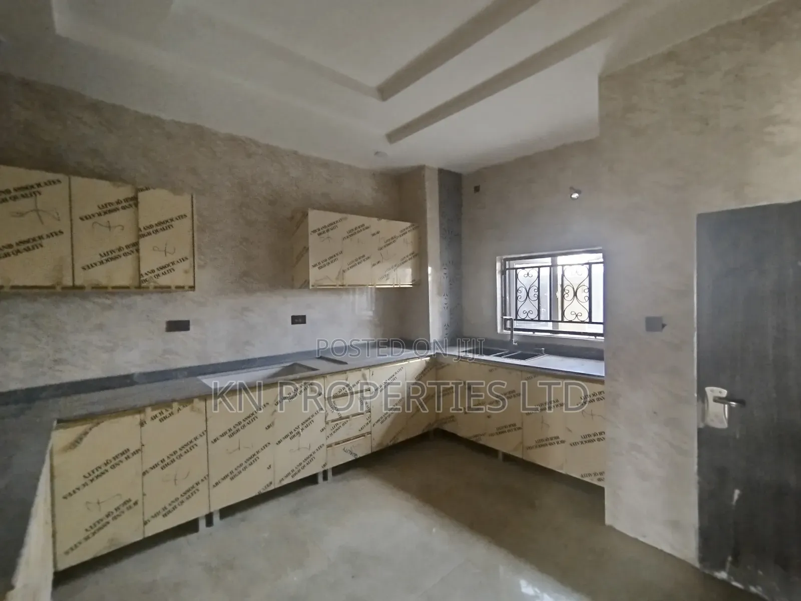 5bdrm Townhouse/Terrace in Kaura District for sale