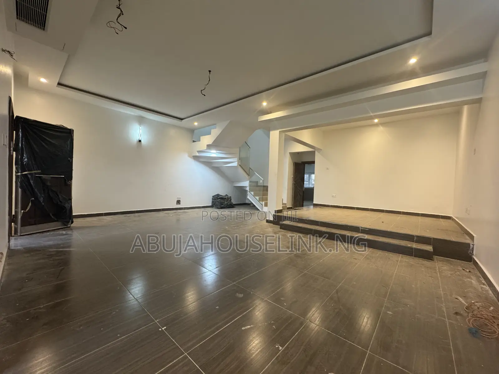 4bdrm Townhouse/Terrace in Guzape Main Abuja for sale