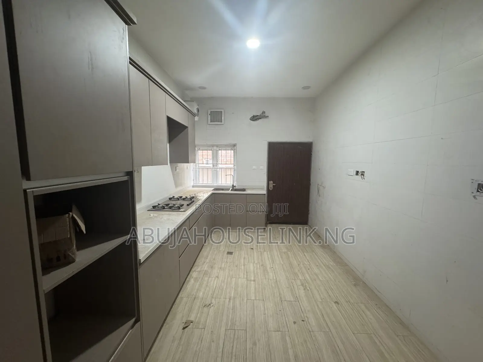 4bdrm Townhouse/Terrace in Guzape Main Abuja for sale