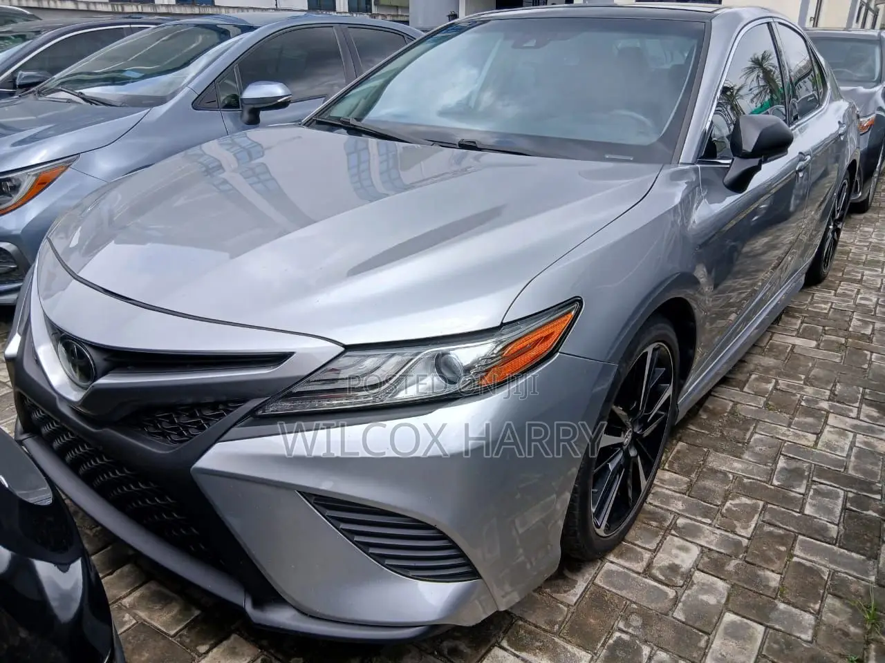 Toyota Camry XSE V6 (3.5L V6 8A) 2019 Silver