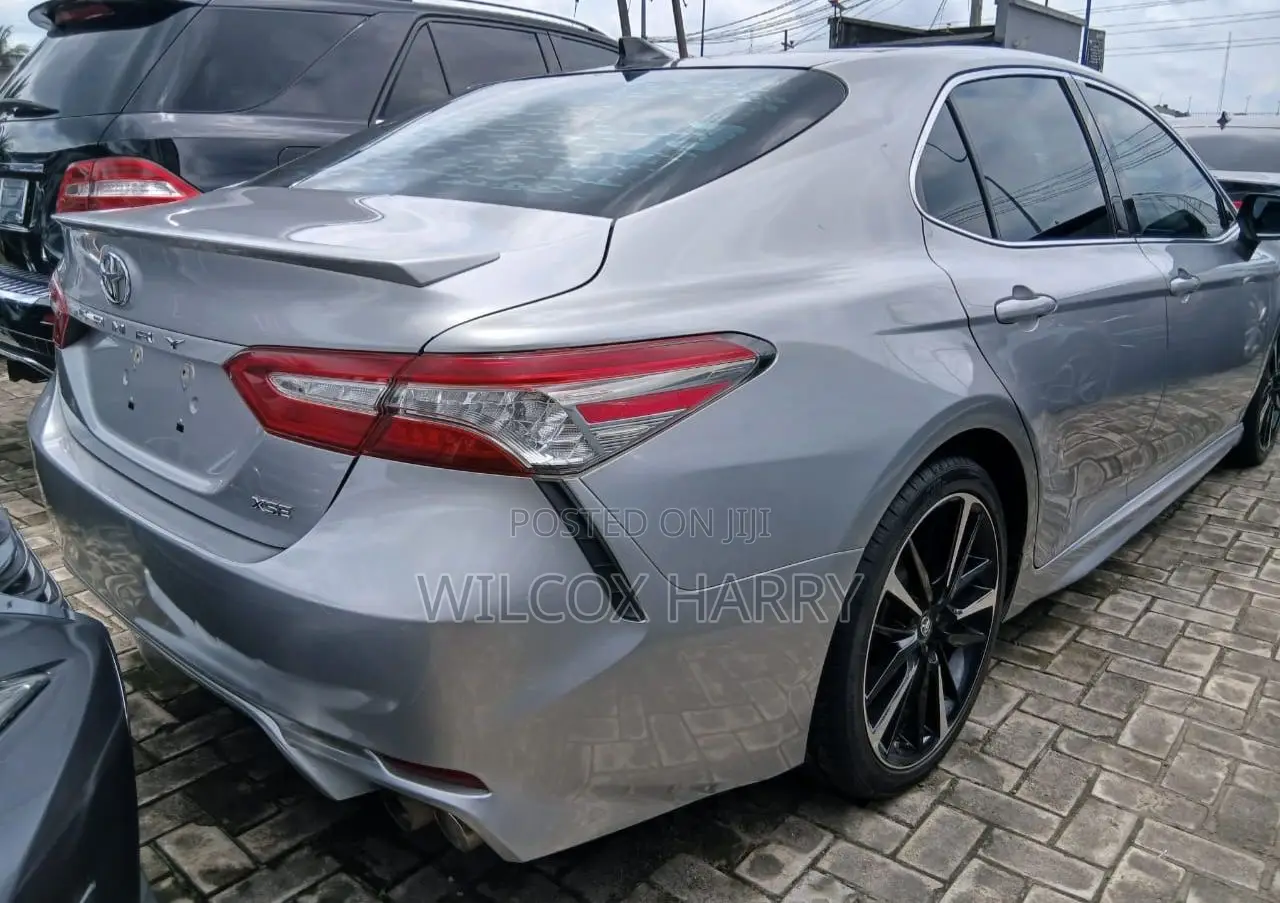 Toyota Camry XSE V6 (3.5L V6 8A) 2019 Silver