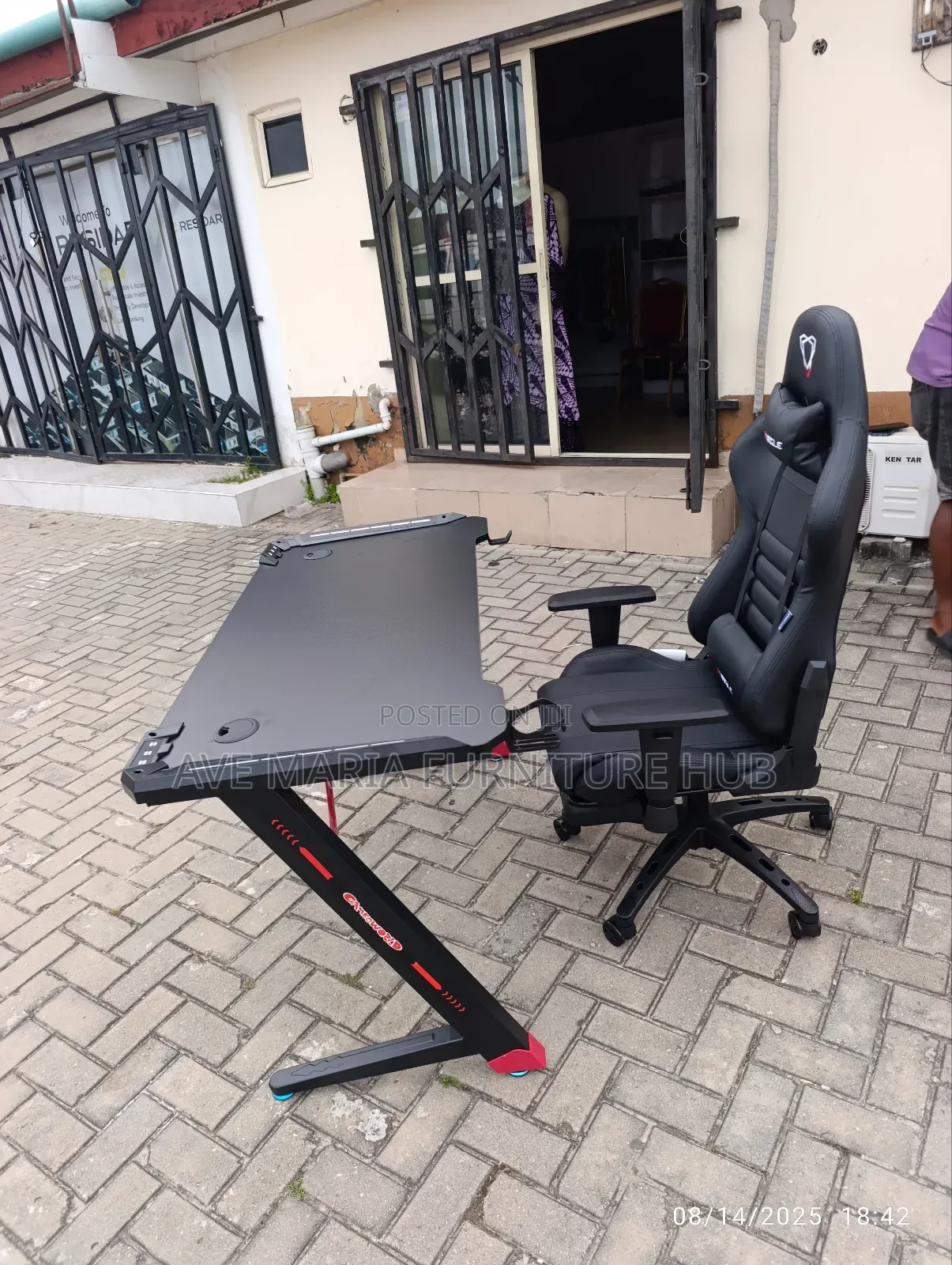 Ergonomic Furgle Gaming Chair and Desk.