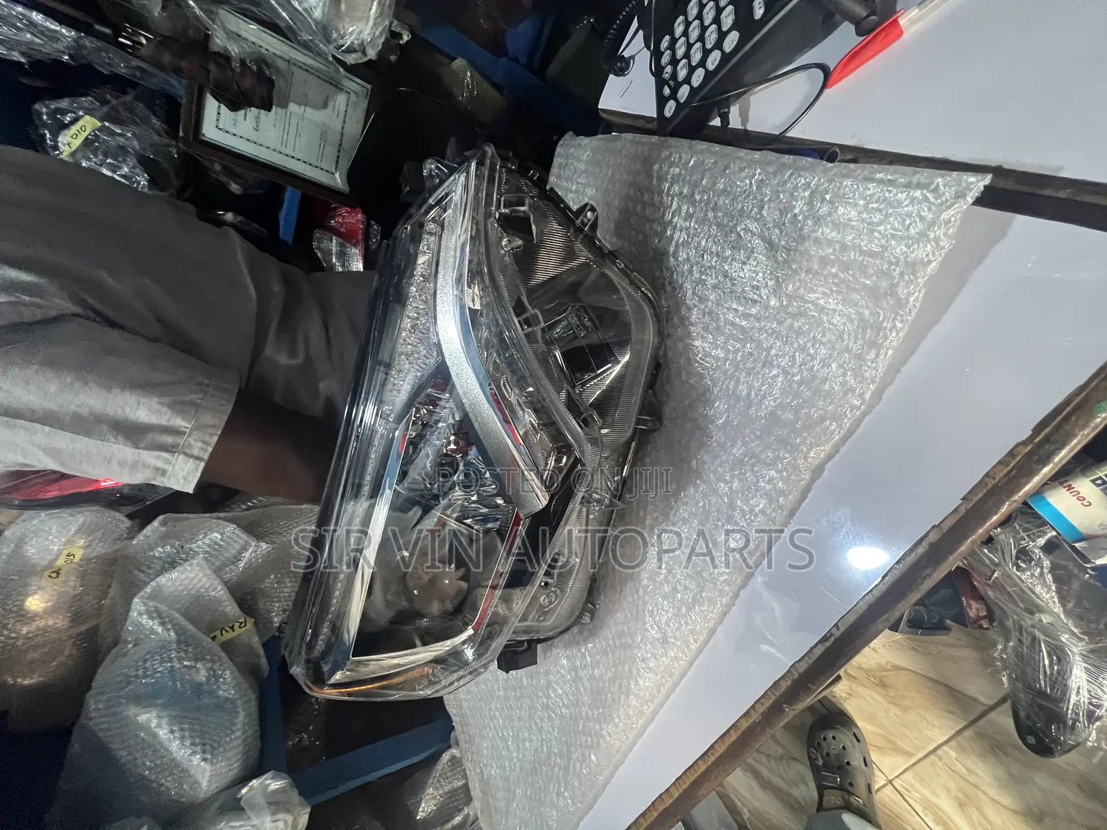 Toyota Rav4 2018 Headlight/Headlamp (Complete Set With Charger)