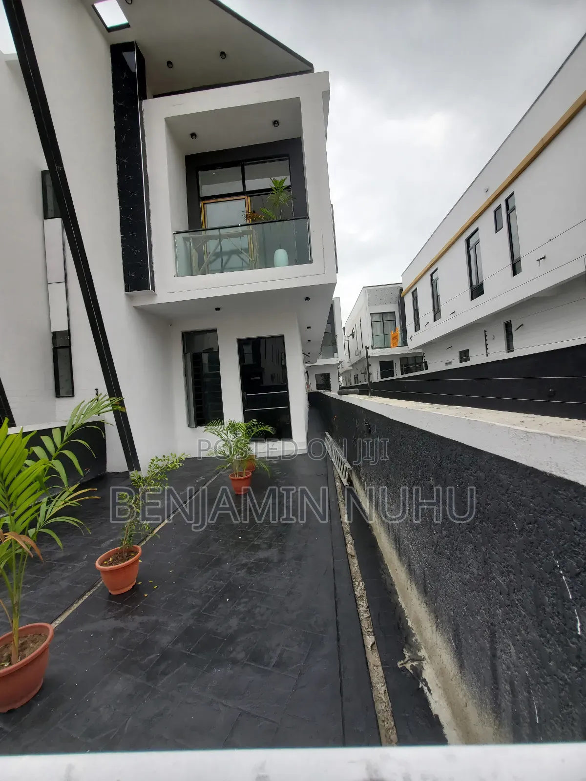 4bdrm Duplex in Ikota Gra for sale