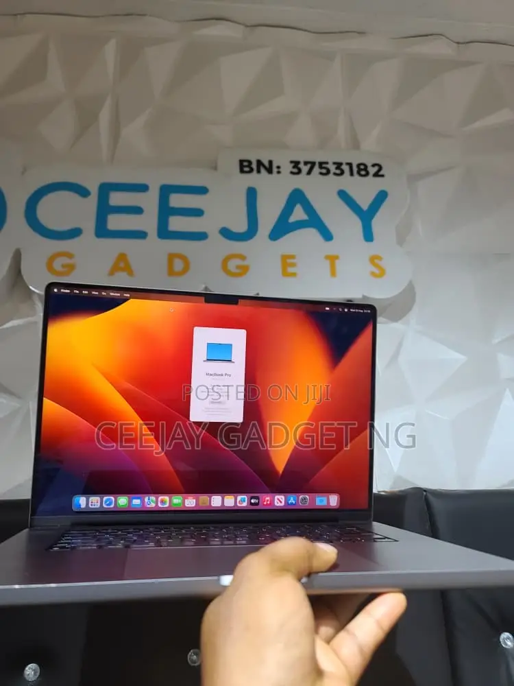 Laptop Apple MacBook Pro 2021 M1 16GB Apple M1 Pro SSD 512GB