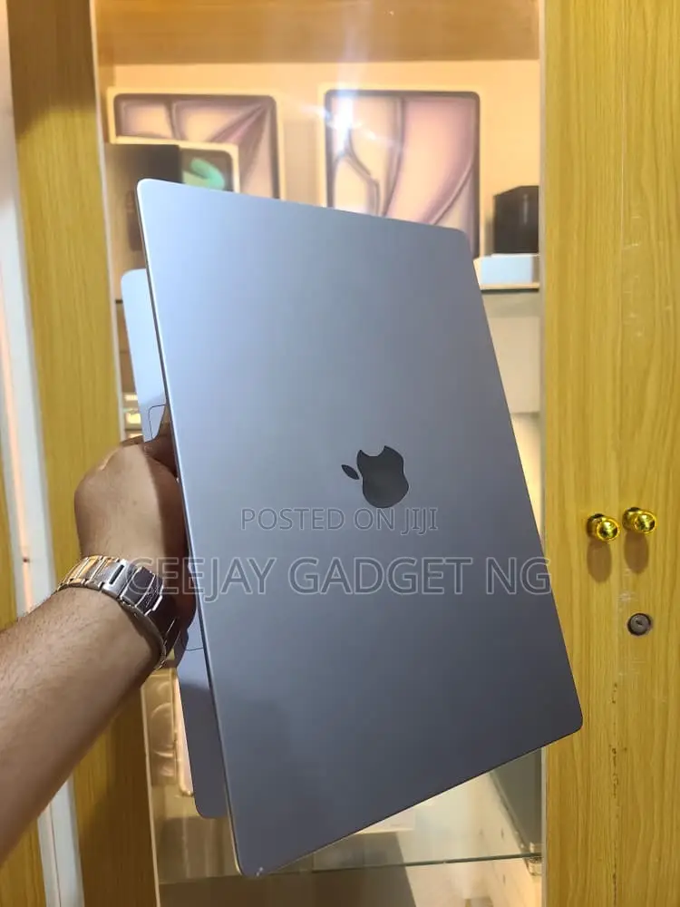 Laptop Apple MacBook Pro 2021 M1 16GB Apple M1 Pro SSD 512GB