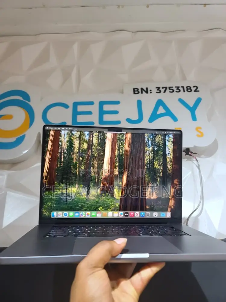 Laptop Apple MacBook Pro 2021 M1 32GB Apple M1 Max SSD 1T