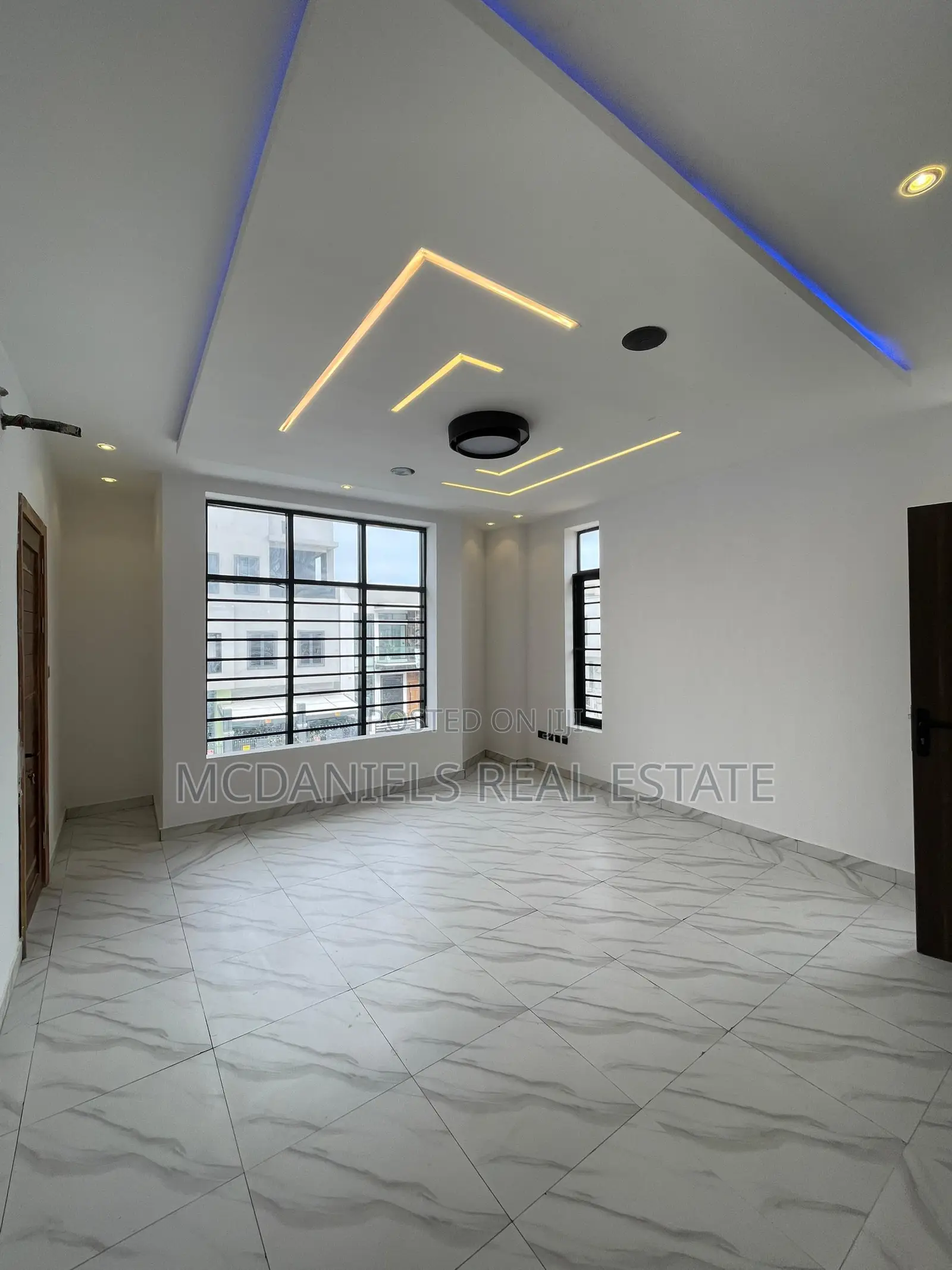 Furnished 5bdrm Duplex in Chevron for sale