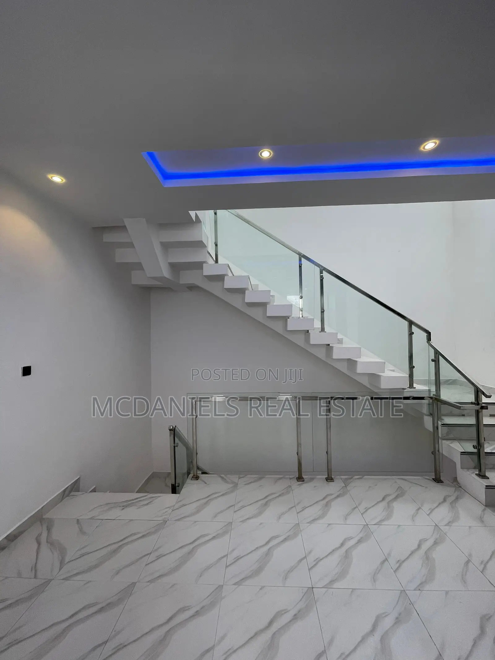 Furnished 5bdrm Duplex in Chevron for sale