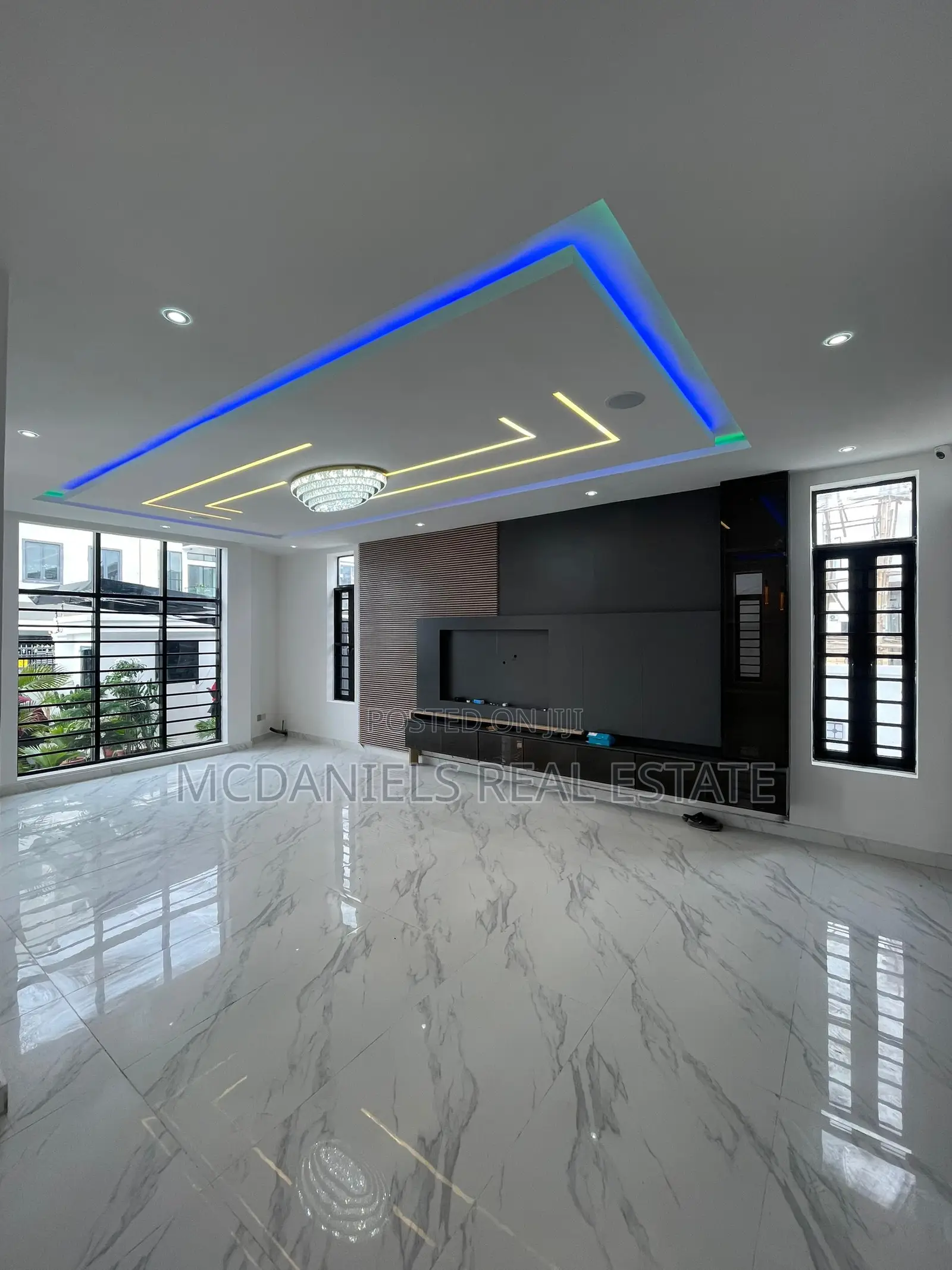 Furnished 5bdrm Duplex in Chevron for sale