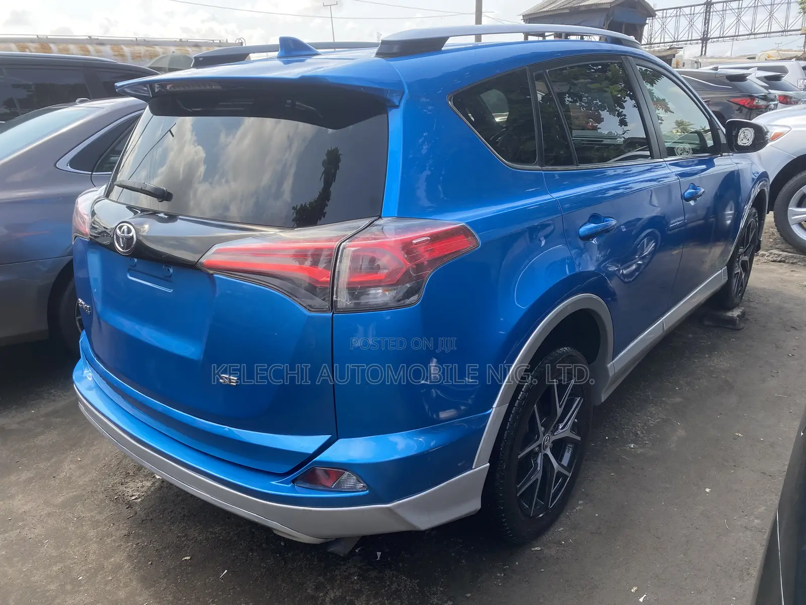 Toyota RAV4 SE AWD (2.5L 4cyl 6A) 2017 Blue