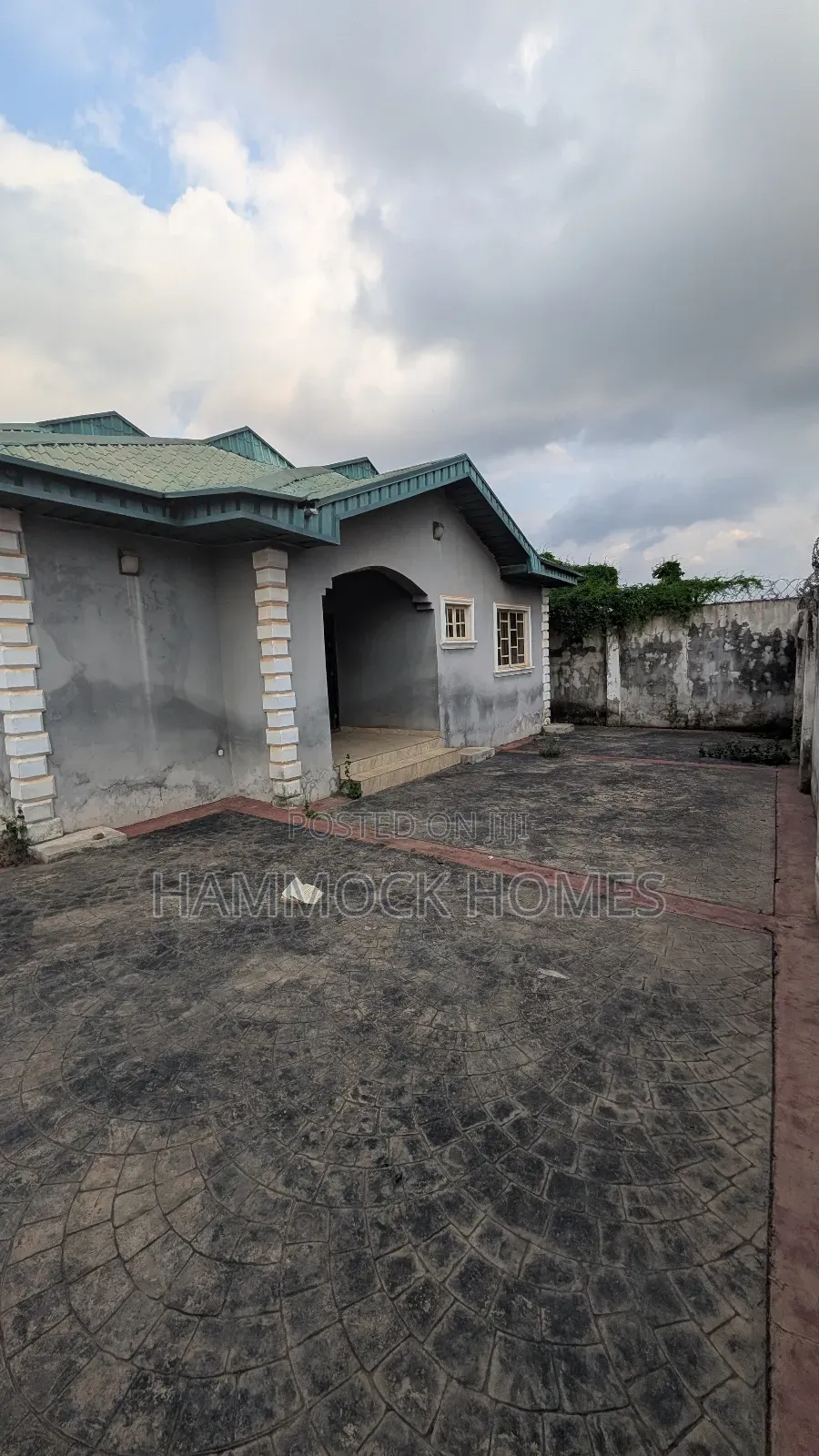 7bdrm Bungalow in Golden Estate, Ajara, Akobo for sale