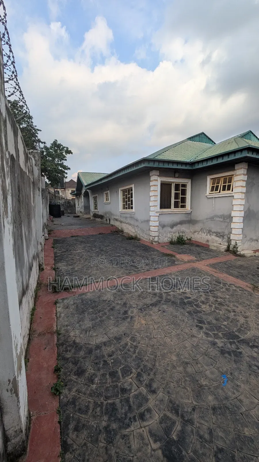 7bdrm Bungalow in Golden Estate, Ajara, Akobo for sale