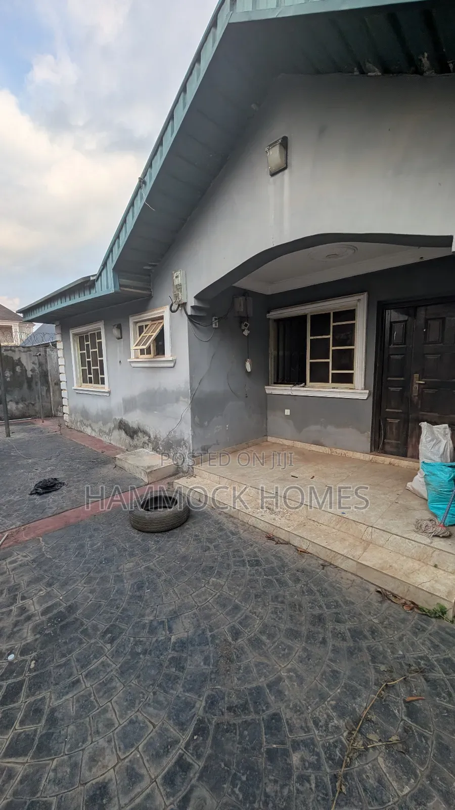 7bdrm Bungalow in Golden Estate, Ajara, Akobo for sale