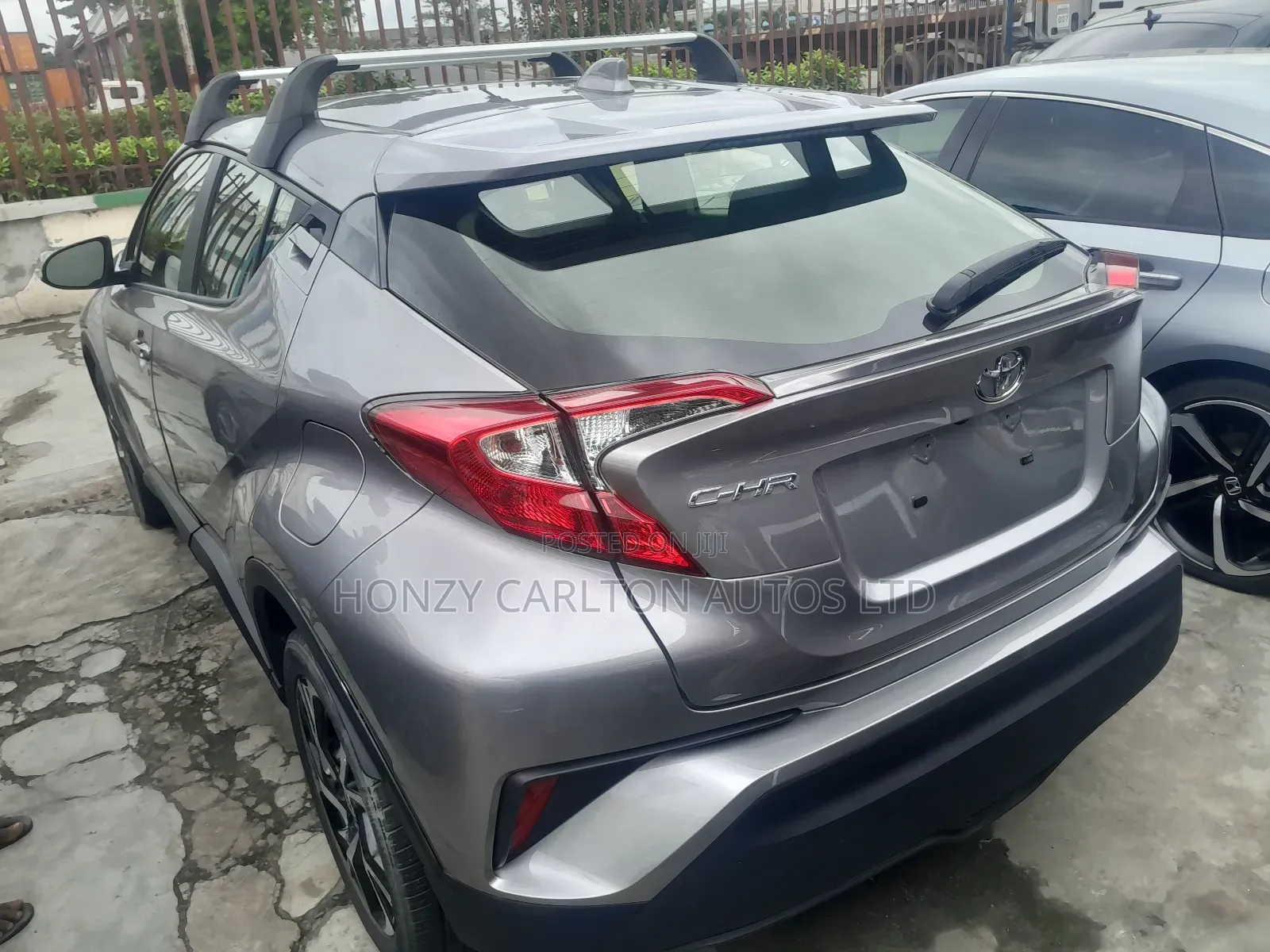 Toyota C-HR XLE FWD 2020 Silver